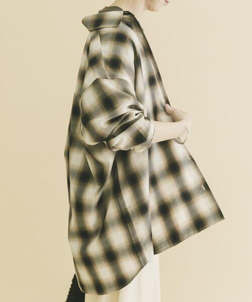 ITEMS URBANRESEARCH（アイテムズ アーバンリサーチ）の「オーバーサイズチェックシャツ（シャツ/ブラウス・レディース・ブラック/ベージュ/オレンジ・FREE）」の15枚目の写真