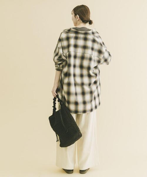 ITEMS URBANRESEARCH（アイテムズ アーバンリサーチ）の「オーバーサイズチェックシャツ（シャツ/ブラウス・レディース・ブラック/ベージュ/オレンジ・FREE）」の19枚目の写真