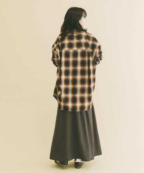 ITEMS URBANRESEARCH(アイテムズ アーバンリサーチ)の「オーバーサイズチェックシャツ(シャツ/ブラウス・レディース・ブラック/ベージュ/オレンジ・FREE)」の22枚目の写真