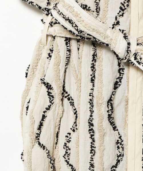 ASEEDONCLOUD（アシードンクラウド）の「ASEEDONCLOUD / market shirt coat（ワンピース・レディース・オフホワイト・SMALL）」の4枚目の写真
