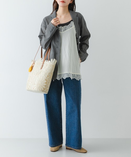 RODE SKO(ロデスコ)の「フラワーチャームトートバッグ(トートバッグ・レディース・オフホワイト/ブラック・ONE)」の6枚目の写真