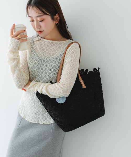 RODE SKO(ロデスコ)の「フラワーチャームトートバッグ(トートバッグ・レディース・オフホワイト/ブラック・ONE)」の17枚目の写真