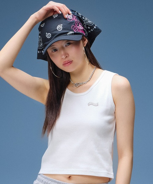 X-girl(エックスガール)の「METAL NAME LOGO TANK TOP(タンクトップ・レディース・ブラック/ホワイト/ブラウン・ONE SIZE)」の2枚目の写真