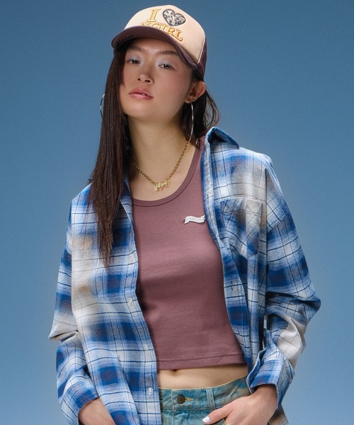 X-girl(エックスガール)の「METAL NAME LOGO TANK TOP(タンクトップ・レディース・ブラック/ホワイト/ブラウン・ONE SIZE)」の5枚目の写真