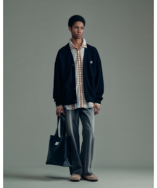 ADAM PATEK（アダムパテック）の「ADAMPATEK/washed cotton pile raw-edge cardigan/パイルカーディガン(AP2614017)（カーディガン/ボレロ・レディース・ブラック/アイボリー・2/1）」の2枚目の写真