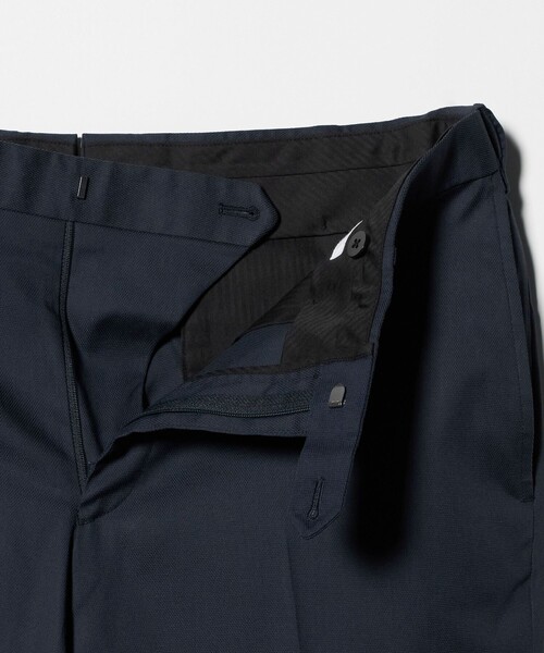 UNITED ARROWS（ユナイテッドアローズ）の「クールモーション ドビー サイドエクステンド ノープリーツスラックス COMFORT EASY‐MODEL　接触冷感　吸水速乾　ヨコストレッチ（スラックス・メンズ・ネイビー/ベージュ/ダークグレー・50/48/46/44）」の16枚目の写真