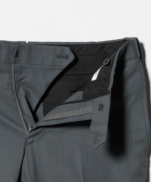 UNITED ARROWS（ユナイテッドアローズ）の「クールモーション ドビー サイドエクステンド ノープリーツスラックス COMFORT EASY‐MODEL　接触冷感　吸水速乾　ヨコストレッチ（スラックス・メンズ・ネイビー/ベージュ/ダークグレー・50/48/46/44）」の9枚目の写真