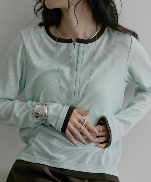 Aunt Marie's(アントマリーズ)の「フロントホック配色ヘンリーネックトップス(Tシャツ/カットソー・レディース・ブルー/ナチュラル/グレー/ブラック・FREE)」の15枚目の写真