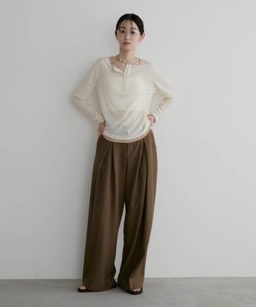 Aunt Marie's(アントマリーズ)の「フロントホック配色ヘンリーネックトップス(Tシャツ/カットソー・レディース・ブルー/ナチュラル/グレー/ブラック・FREE)」の19枚目の写真