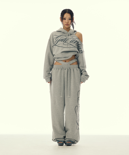 GILAARCHIVE(ギラアーカイブ)の「SCRIPT LETTERING ONE SHOULDER HOODED_GREY(パーカー・レディース・その他・FREE)」の12枚目の写真
