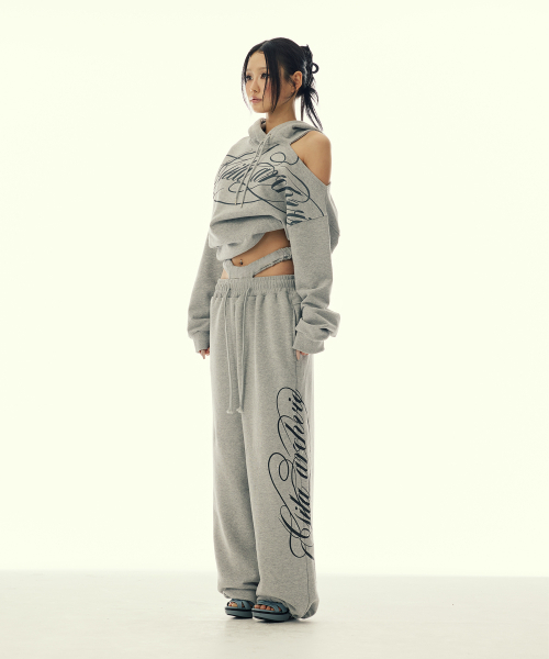 GILAARCHIVE(ギラアーカイブ)の「SCRIPT LETTERING ONE SHOULDER HOODED_GREY(パーカー・レディース・その他・FREE)」の13枚目の写真