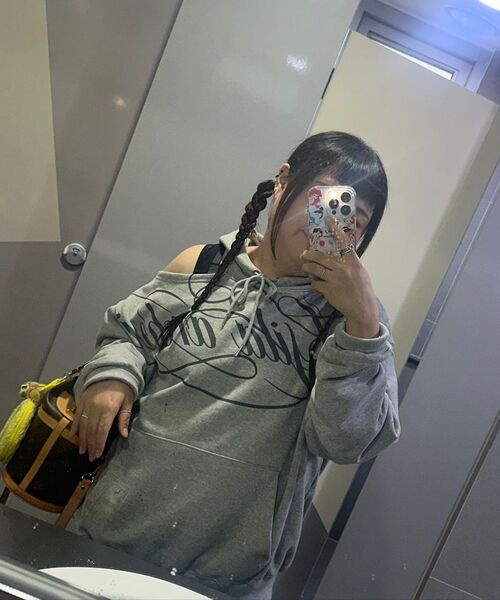 GILAARCHIVE(ギラアーカイブ)の「SCRIPT LETTERING ONE SHOULDER HOODED_GREY(パーカー・レディース・その他・FREE)」の8枚目の写真