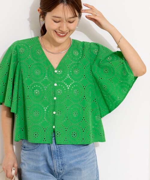 NOLLEY’S（ノーリーズ）の「《セットアップ対応》ウォッシャブルフレアスリーブレースブラウス（シャツ/ブラウス・レディース・グリーン/ホワイト・38）」の2枚目の写真