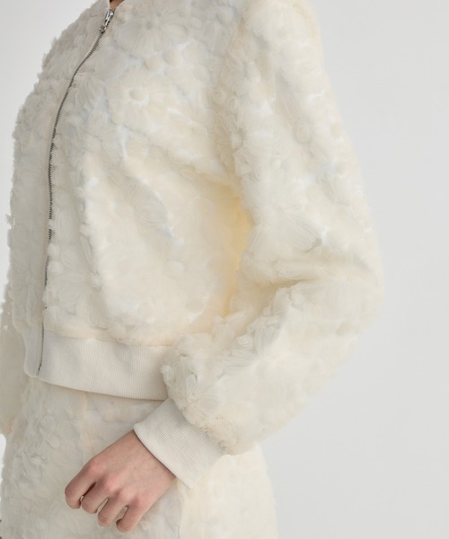 BIRTHDAY BASH(バースデイバッシュ)の「TINA FLOWER FRONT ZIP BLOUSON(ブルゾン・レディース・アイボリー/ブラック・SMALL/MEDIUM)」の4枚目の写真