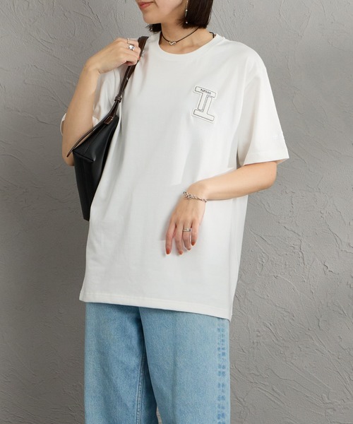 TATRAS（タトラス）の「[TATRAS/タトラス] CEFEO フェイクレザーワッペンロゴ ショートスリーブTシャツ（Tシャツ/カットソー・レディース・アイボリー/ブラック・1/2）」の8枚目の写真