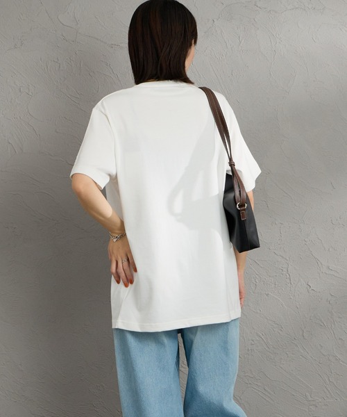 TATRAS（タトラス）の「[TATRAS/タトラス] CEFEO フェイクレザーワッペンロゴ ショートスリーブTシャツ（Tシャツ/カットソー・レディース・アイボリー/ブラック・1/2）」の10枚目の写真