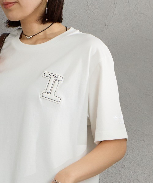 TATRAS（タトラス）の「[TATRAS/タトラス] CEFEO フェイクレザーワッペンロゴ ショートスリーブTシャツ（Tシャツ/カットソー・レディース・アイボリー/ブラック・1/2）」の11枚目の写真