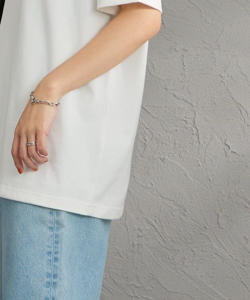 TATRAS（タトラス）の「[TATRAS/タトラス] CEFEO フェイクレザーワッペンロゴ ショートスリーブTシャツ（Tシャツ/カットソー・レディース・アイボリー/ブラック・1/2）」の12枚目の写真