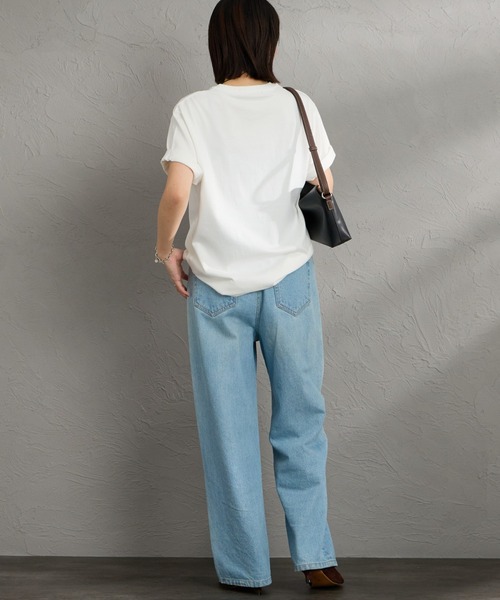 TATRAS（タトラス）の「[TATRAS/タトラス] CEFEO フェイクレザーワッペンロゴ ショートスリーブTシャツ（Tシャツ/カットソー・レディース・アイボリー/ブラック・1/2）」の7枚目の写真