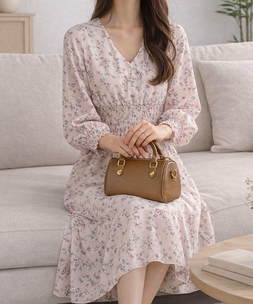 Amulet(アミュレット)の「上品でさわやかな小花柄 小花柄シャーリングロングワンピース(ワンピース・レディース・ブルー/イエロー/ピンク・L/M/S)」の3枚目の写真