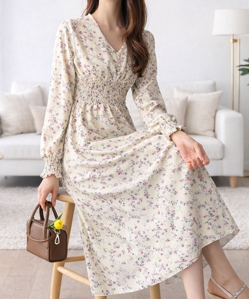 Amulet(アミュレット)の「上品でさわやかな小花柄 小花柄シャーリングロングワンピース(ワンピース・レディース・ブルー/イエロー/ピンク・L/M/S)」の2枚目の写真