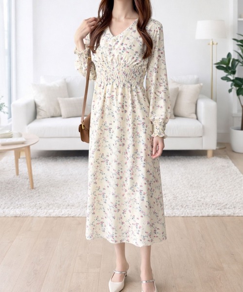 Amulet(アミュレット)の「上品でさわやかな小花柄 小花柄シャーリングロングワンピース(ワンピース・レディース・ブルー/イエロー/ピンク・L/M/S)」の4枚目の写真