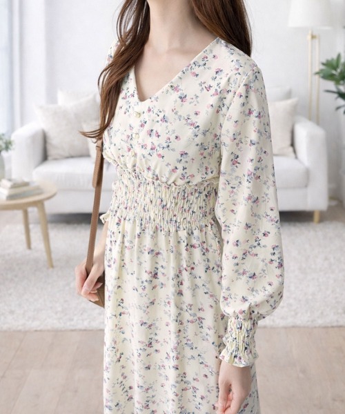 Amulet(アミュレット)の「上品でさわやかな小花柄 小花柄シャーリングロングワンピース(ワンピース・レディース・ブルー/イエロー/ピンク・L/M/S)」の5枚目の写真