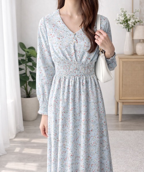Amulet(アミュレット)の「上品でさわやかな小花柄 小花柄シャーリングロングワンピース(ワンピース・レディース・ブルー/イエロー/ピンク・L/M/S)」の6枚目の写真