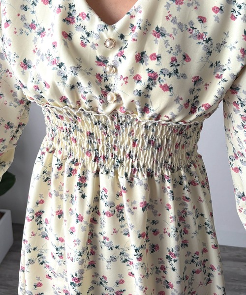Amulet(アミュレット)の「上品でさわやかな小花柄 小花柄シャーリングロングワンピース(ワンピース・レディース・ブルー/イエロー/ピンク・L/M/S)」の19枚目の写真