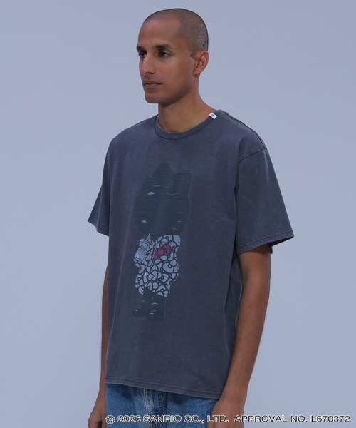 ADPOSION(アドポーション)の「【HELLO KITTY / ハローキティ】ハローキティ ブラックTシャツ(Tシャツ/カットソー・レディース・グレー系1/ホワイト系1/ホワイト系2/グレー系2・MEDIUM/LARGE/X-LARGE)」の9枚目の写真