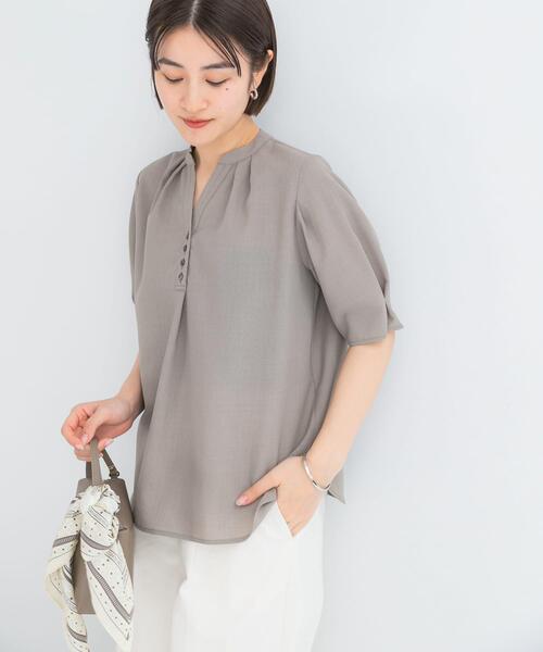 URBAN RESEARCH ROSSO WOMEN（アーバンリサーチ　ロッソ）の「『UR TECH DRYLUXE』 デザインスリーブブラウス（シャツ/ブラウス・レディース・ブルー系その他/モカ/ネイビー・FREE）」の2枚目の写真