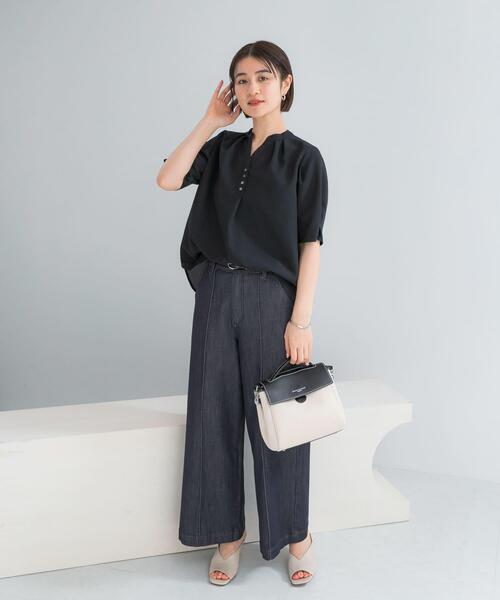 URBAN RESEARCH ROSSO WOMEN（アーバンリサーチ　ロッソ）の「『UR TECH DRYLUXE』 デザインスリーブブラウス（シャツ/ブラウス・レディース・ブルー系その他/モカ/ネイビー・FREE）」の19枚目の写真