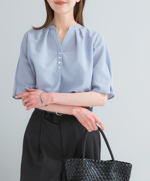 URBAN RESEARCH ROSSO WOMEN（アーバンリサーチ　ロッソ）の「『UR TECH DRYLUXE』 デザインスリーブブラウス（シャツ/ブラウス・レディース・ブルー系その他/モカ/ネイビー・FREE）」の4枚目の写真