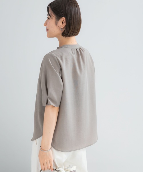 URBAN RESEARCH ROSSO WOMEN（アーバンリサーチ　ロッソ）の「『UR TECH DRYLUXE』 デザインスリーブブラウス（シャツ/ブラウス・レディース・ブルー系その他/モカ/ネイビー・FREE）」の10枚目の写真