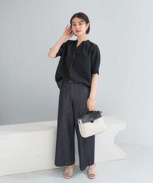 URBAN RESEARCH ROSSO WOMEN（アーバンリサーチ　ロッソ）の「『UR TECH DRYLUXE』 デザインスリーブブラウス（シャツ/ブラウス・レディース・ブルー系その他/モカ/ネイビー・FREE）」の13枚目の写真