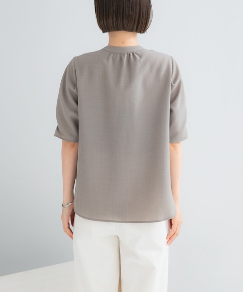 URBAN RESEARCH ROSSO WOMEN（アーバンリサーチ　ロッソ）の「『UR TECH DRYLUXE』 デザインスリーブブラウス（シャツ/ブラウス・レディース・ブルー系その他/モカ/ネイビー・FREE）」の16枚目の写真