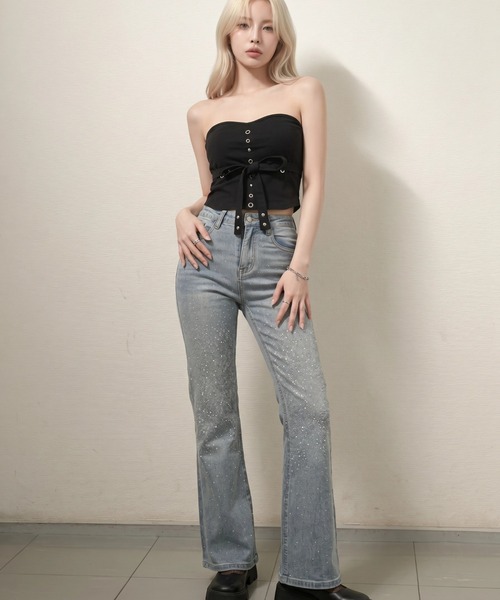 .KOM(ドットコム)の「A'GEM/9 × .kom 『.KOM/ドットケーオーエム』ラインストーンフレアデニム(デニムパンツ・レディース・ブラック/ブルー・S/M)」の7枚目の写真