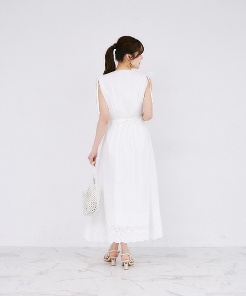 tocco closet（トッコ　クローゼット）の「コットンレーススカラップ刺繍ドロストリボンワンピース（ワンピース・レディース・ブラック/ラベンダー/オフホワイト・M）」の5枚目の写真