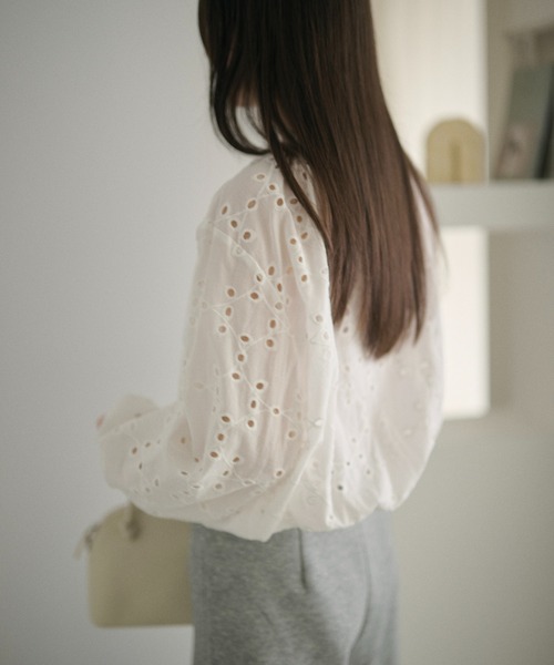 LAULEN(ローレン)の「cotton lace gather zip blouson /コットンレースギャザージップブルゾン(ブルゾン・レディース・ホワイト・FREE)」の2枚目の写真