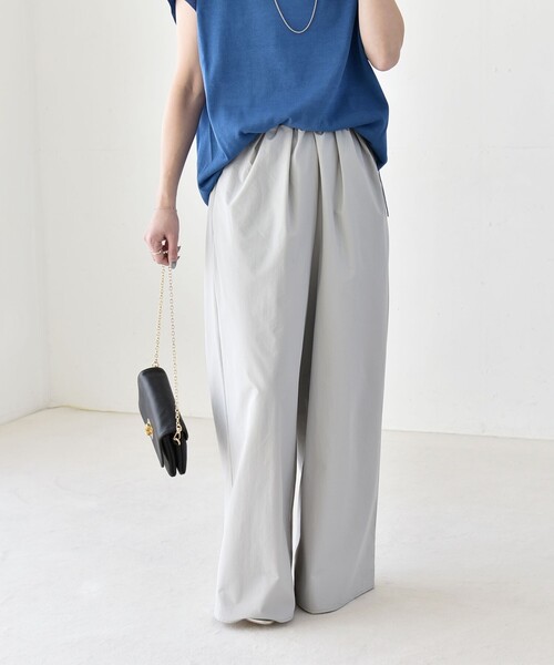 quaranciel(カランシエル)の「quaranciel:〈接触冷感/UVカット/撥水加工〉ラッシュガード ギャザー ワイド イージー パンツ(その他パンツ・レディース・カーキ/ライトグレー・ONE SIZE)」の2枚目の写真