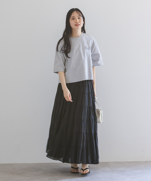 BAUM UND PFERDGARTEN(バウムウンドヘルガーデン)の「BAUM UND PFERDGARTEN/バウムウンドヘルガーデン エンボスロゴT(Tシャツ/カットソー・レディース・ブラック/ライトグレー/ホワイト・SMALL)」の16枚目の写真