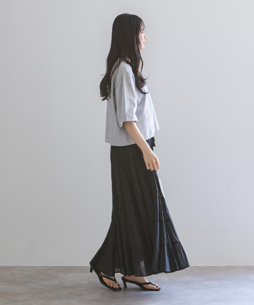BAUM UND PFERDGARTEN(バウムウンドヘルガーデン)の「BAUM UND PFERDGARTEN/バウムウンドヘルガーデン エンボスロゴT(Tシャツ/カットソー・レディース・ブラック/ライトグレー/ホワイト・SMALL)」の17枚目の写真