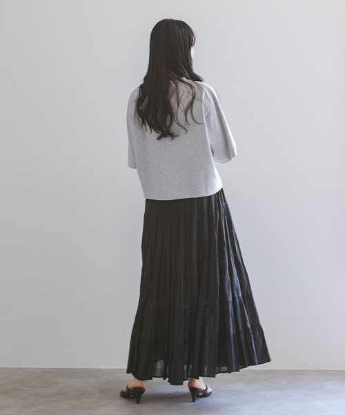BAUM UND PFERDGARTEN(バウムウンドヘルガーデン)の「BAUM UND PFERDGARTEN/バウムウンドヘルガーデン エンボスロゴT(Tシャツ/カットソー・レディース・ブラック/ライトグレー/ホワイト・SMALL)」の18枚目の写真