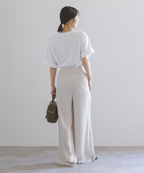 BAUM UND PFERDGARTEN(バウムウンドヘルガーデン)の「BAUM UND PFERDGARTEN/バウムウンドヘルガーデン エンボスロゴT(Tシャツ/カットソー・レディース・ブラック/ライトグレー/ホワイト・SMALL)」の22枚目の写真