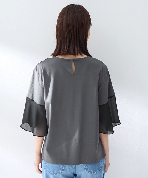UNTITLED(アンタイトル)の「【洗える/華奢見え】袖シアープルオーバー(Tシャツ/カットソー・レディース・チャコールグレー/グリーン/オフホワイト/ブラック・02/00/50/48/44/04)」の8枚目の写真