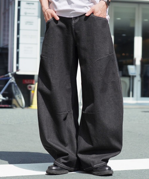 jiggys shop(ジギーズショップ)の「コクーンシルエット バレルレッグデニムパンツ(デニムパンツ・メンズ・インディゴブルー/ブラック・MEDIUM/LARGE/X-LARGE)」の1枚目の写真