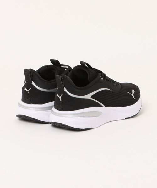 PUMA(プーマ)の「《PUMA》SOFTRIDE チャーム ウィメンズ(スニーカー・レディース・ホワイト/ブラック・23.0cm/23.5cm/24.0cm/24.5cm/25.0cm/22.5cm)」の3枚目の写真