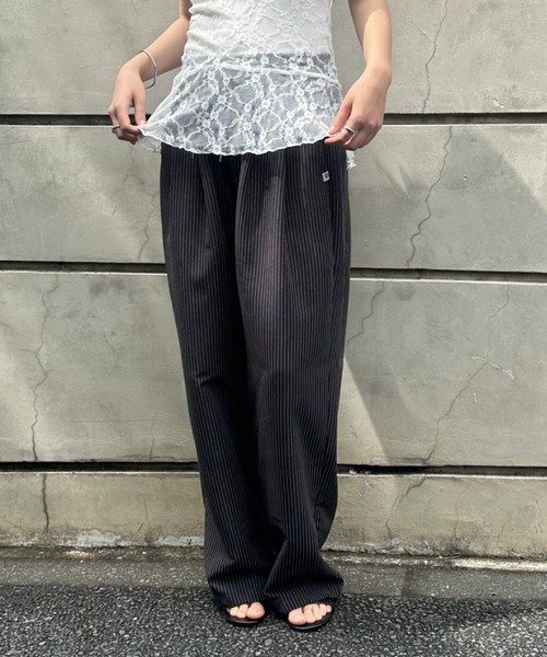 OK YESTERDAY(オッケーイエスタデイ)の「2タック ワイド イージーパンツ(その他パンツ・レディース・ブラック×ホワイト/カーキ/ブラック/ネイビー/ブルー・L/M)」の2枚目の写真