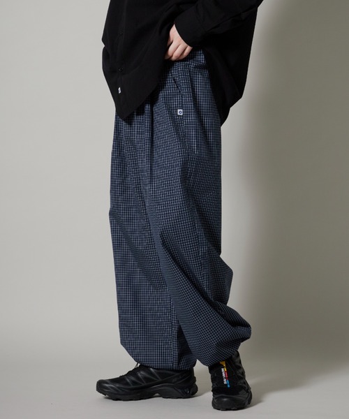 OK YESTERDAY(オッケーイエスタデイ)の「2タック ワイド イージーパンツ(その他パンツ・レディース・ブラック×ホワイト/カーキ/ブラック/ネイビー/ブルー・L/M)」の6枚目の写真