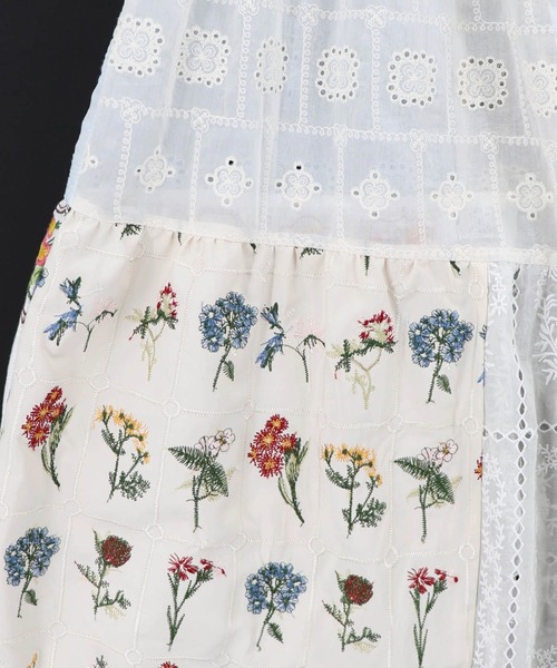 ScoLar（スカラー）の「162603：花刺繍×コットンレース×シアー 異素材キャミワンピース（ワンピース・レディース・ブラック/オフホワイト・M）」の11枚目の写真